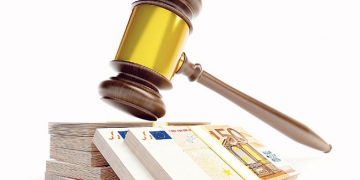 CONFISCAREA EXTINSĂ, introdusă în Codul penal. Dacă persoana condamnată nu își poate justifica averea, instanța poate decide să i-o confiște