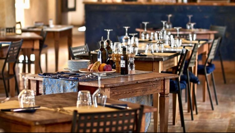 Restaurantele, cafenelele, cinematografele, teatrele, sălile de spectacol din București se închid. Purtarea măștilor devine obligatorie în apropierea școlilor