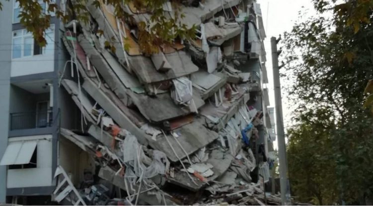 Zeci de morți și aproape 1.000 de răniți, după cutremurul care a zguduit Turcia și Grecia