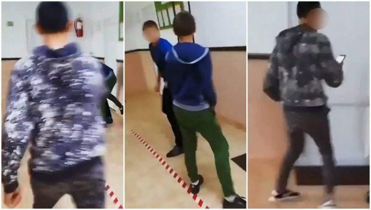 Elev bătut şi umilit de trei colegi, într-o școală. „Ești șmecher, nu?”