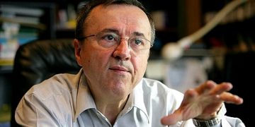 Ion Cristoiu: „Unii se infectează cu virusul COVID-19. Klaus Iohannis s-a infectat cu virusul anti-PSD”