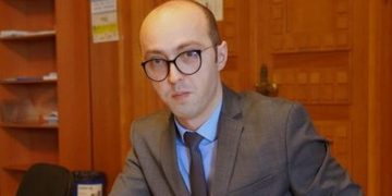 Şi şeful Grupului de Comunicare Strategică este acuzat că are diplomă în FALS