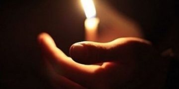 Spulberați de tren într-un accident înspăimântător! Incredibil cine era în mașină!