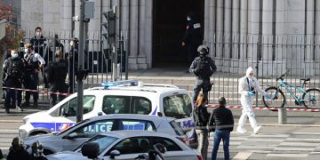 Atac terorist la Bazilica Notre Dame, soldat cu trei morți. O femeie a fost decapitată