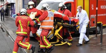 Atac terorist în apropiere de Paris. Un profesor a fost decapitat în mijlocul străzii