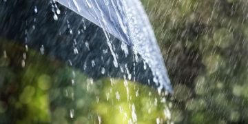 Furtuni şi ploi torenţiale în aproape toată ţara! Cod galben şi portocaliu de vreme rea până vineri