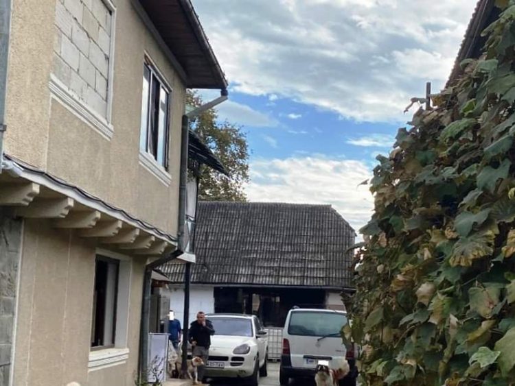 Țeapă în stil mafiot dată de patru familii din Maramureș, tocmai la Hotelul President din Felix – FOTO