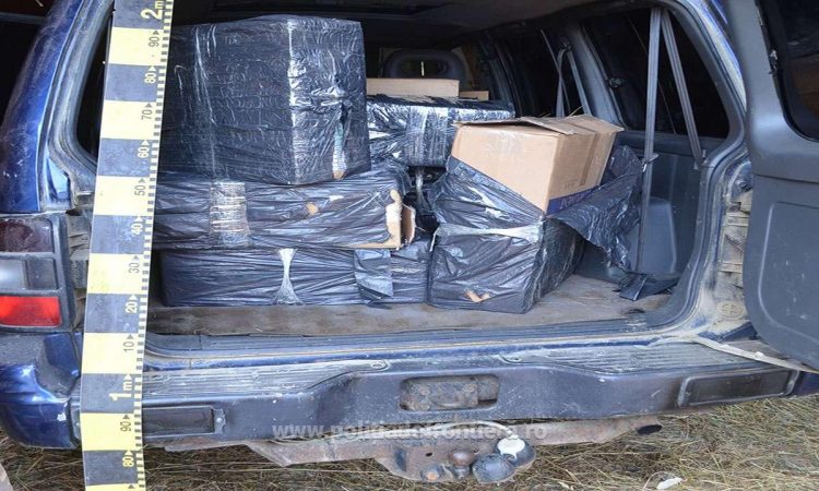 Peste 17.000 de pachete cu țigări confiscate și doi români cercetați pentru contrabandă