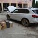 Tată şi fiu, implicaţi în contrabandă. Țigări, armă neletală, sume în lei și valută descoperite la Bocicoiel de polițiștii de frontieră într-un autoturism