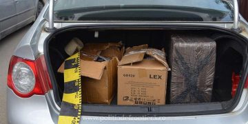 8.000 pachete cu ţigări de peste 94.000 lei confiscate şi patru maşini indisponibilizate la frontiera de nord