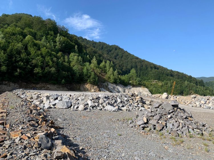 Apele Române continuă lucrările la acumularea Runcu din Maramureș