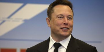 Elon Musk nu va face vaccinul COVID.