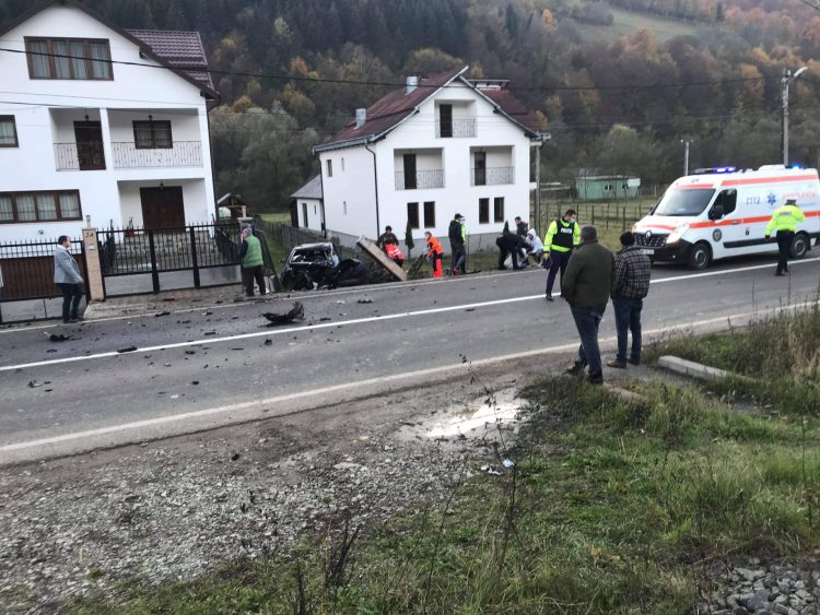 TRAGEDIE LA MOISEI – A murit după ce s-a izbit cu mașina de gard