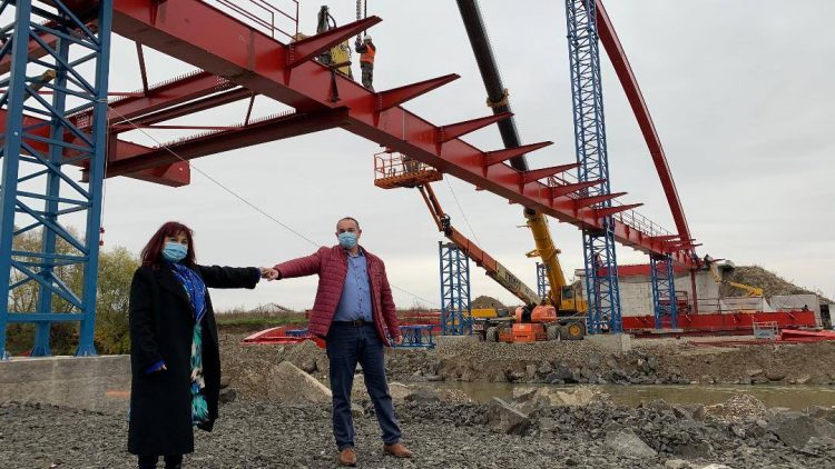 Gabriela Tulbure s-a ținut de promisiune! De astăzi, podul de peste Someș, unește localitățile Seini și Pomi – FOTO