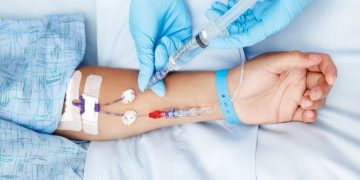 Mesajul emoționant al unui pacient infectat cu COVID-19: „Temperatura nu voia să scadă sub 38-39°C, în ciuda tratamentului aplicat!”