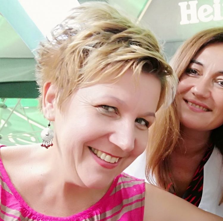 O profesoară diagnosticată cu cancer în stadiul patru continuă să le predea elevilor: „E ceea ce am făcut o viaţă întreagă, ceea ce iubesc”