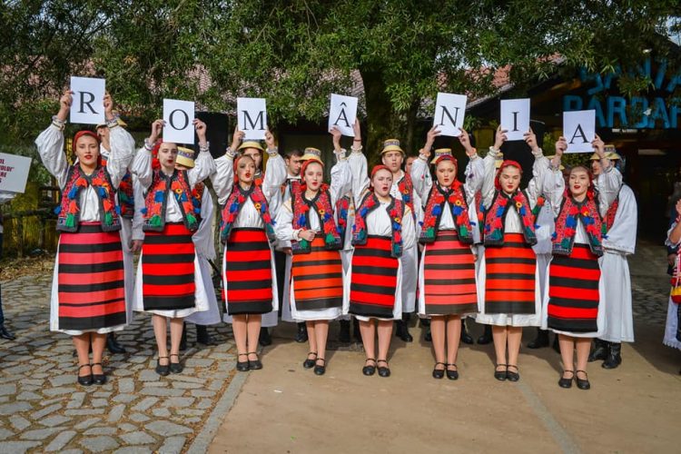 Ansamblul Folcloric „Doina Chioarului” – spectacol ONLINE, de 1 Decembrie, pentru românii din Italia!