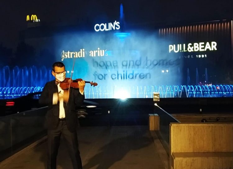 Violonistul Alexandru Tomescu, Ambasadorul Hope and Homes for Children, a susținut un recital în aer liber dedicat Zilei Mondiale a Copiilor Orfani