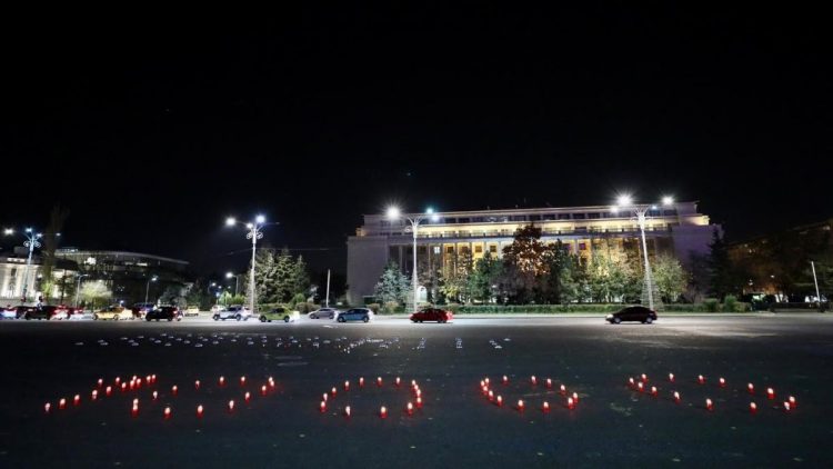 Doliu în faţa Guvernului pentru cei 10.000 de români care au murit din cauza COVID-19