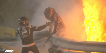 Momente dramatice în Formula 1! Romain Grosjean a scăpat cu viață la Marele Premiu al Bahreinului! Mașina a fost distrusă total