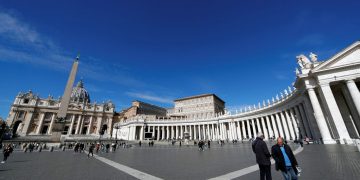 Vaticanul testează gratuit oamenii fără adăpost, distribuie măști și alimente persoanelor nevoiașe