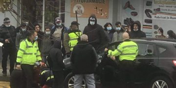 Un poliţist local din Baia Mare, călcat cu maşina de un şofer recalcitrant