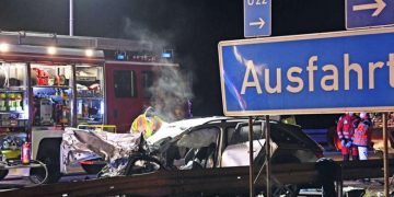 Patru bărbaţi, dintre care doi români, au murit pe loc într-un cumplit accident pe contrasens, pe o autostradă din Germania