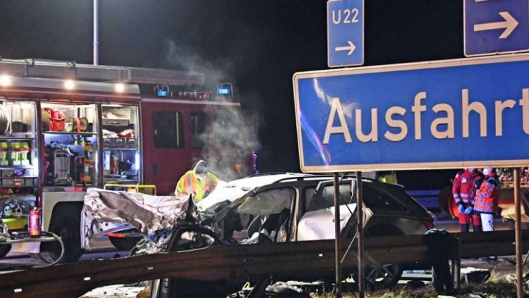 Patru bărbaţi, dintre care doi români, au murit pe loc într-un cumplit accident pe contrasens, pe o autostradă din Germania