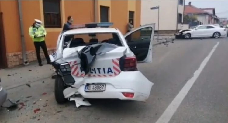 Accident rutier! O autospecială de Poliție, spulberată în trafic de un Audi