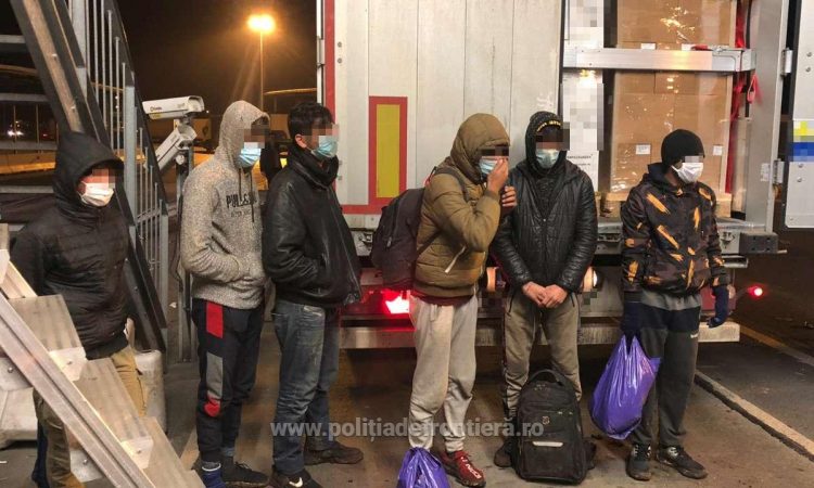 Două grupuri de cetăţeni afgani, depistate la P.T.F. Nădlac II