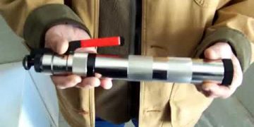 Un tânăr a murit după ce s-a împușcat accidental în cap cu un pistol de asomat porci