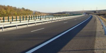 Aradul și Oradea își construiesc, fără implicarea guvernului, o autostradă care va lega cele două județe