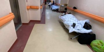 Imagini dramatice filmate la Institutul Matei Balș: pacienții nu mai au loc în saloane și primesc oxigen în paturi improvizate pe hol