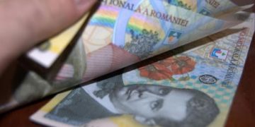 Atenţie pe cine primiţi în casă! Un bătrân din Săliştea de Sus a rămas fără 6.000 de lei, prădat de falşi cumpărători de televizoare vechi