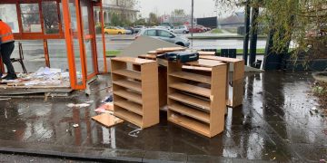 Mai multe chioșcuri de ziare abandonate, ridicate din Baia Mare