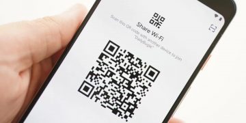 Cod QR pe telefonul mobil pentru britanicii care se vor vaccina împotriva Covid-19