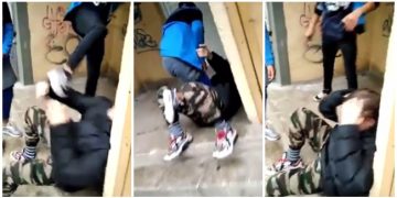 Tânăr bătut de două fete, pus în genunchi şi obligat să le sărute pantofii: „Filmează asta!”