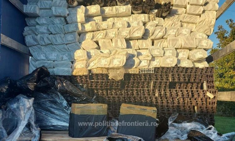 Produse de parfumerie susceptibile a fi contrafăcute, de peste 600.000 lei, descoperite la P.T.F. Giurgiu