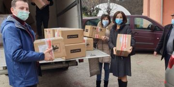 Tablete, măști, material dezinfectant pentru şcolile din Maramureş