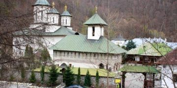 Starețul uneia dintre cele mai cunoscute mănăstiri s-a infectat cu noul coronavirus și se află în stare gravă, la terapie intensivă
