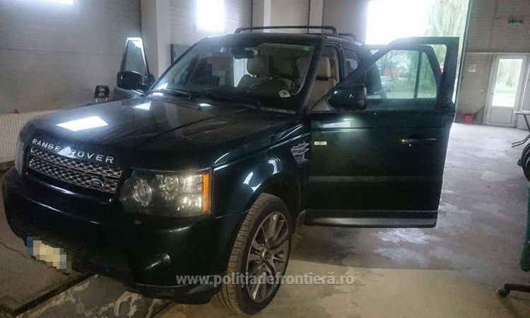 Autoturism furat din Italia, descoperit la P.T.F. Siret