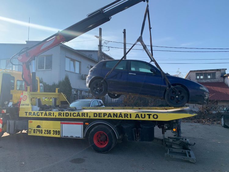 Alte cinci mașini abandonate, ridicate de polițiștii locali de pe străzile Motorului, Mărgeanului, Nufărului și Bulevardul Unirii
