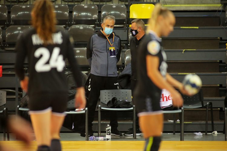 Minaur învinge campioana și urcă pe podium