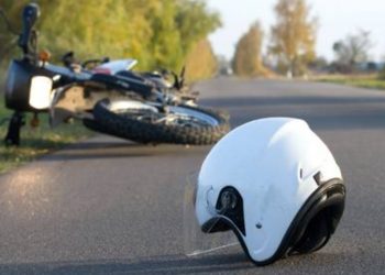 O tânără de 24 de ani din Cicârlău s-a ales cu răni după ce s-a răsturnat cu motocicleta într-o curbă
