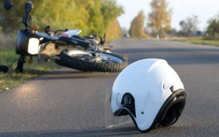 O tânără de 24 de ani din Cicârlău s-a ales cu răni după ce s-a răsturnat cu motocicleta într-o curbă