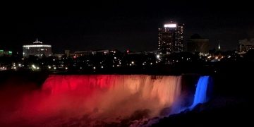 Cascada Niagara va fi iluminată în roşu, galben şi albastru de Ziua Națională a României