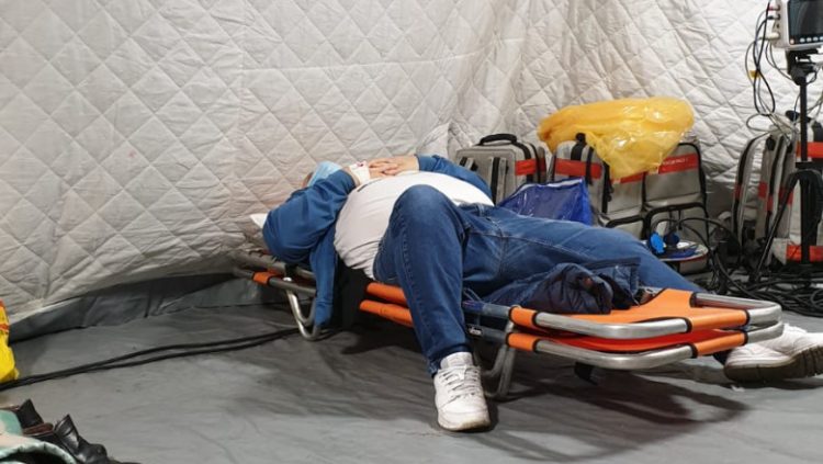 „Dacă vom continua așa, în trei săptămâni vom vedea pacienți în curtea spitalelor și apoi pe strada de alături”, este avertismentul unui medic