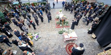 Preacucernicul Părinte Teodor Podină a fost condus pe ultimul drum