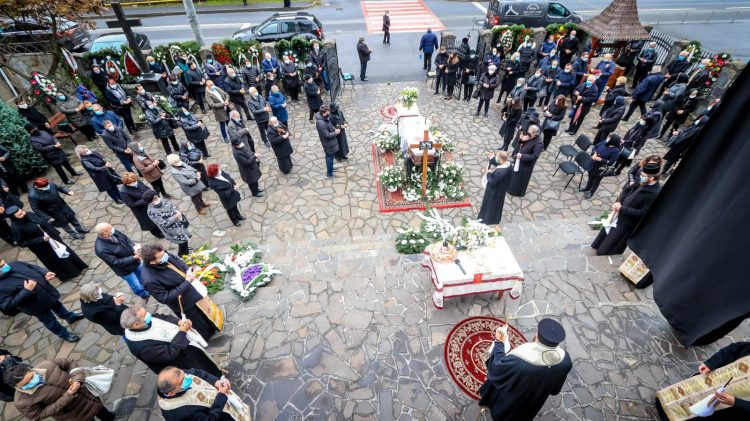 Preacucernicul Părinte Teodor Podină a fost condus pe ultimul drum