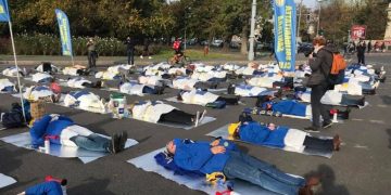 Protest emoţionat în faţa Guvernului. La ce gest au recurs medicii pentru a arăta autorităţilor că au ajuns la capătul puterilor